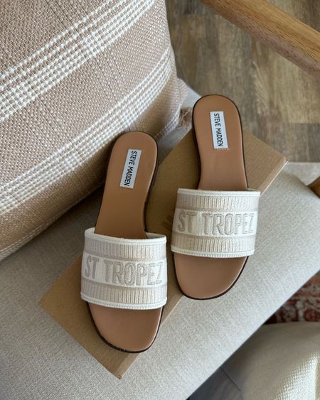 The most perfect sandals this season… designer look for less! I went with my true size and happy that I did. Runs true to size! 

Steve Madden, designer vibes, sandals, shoe crush, slides 

#LTKshoecrush