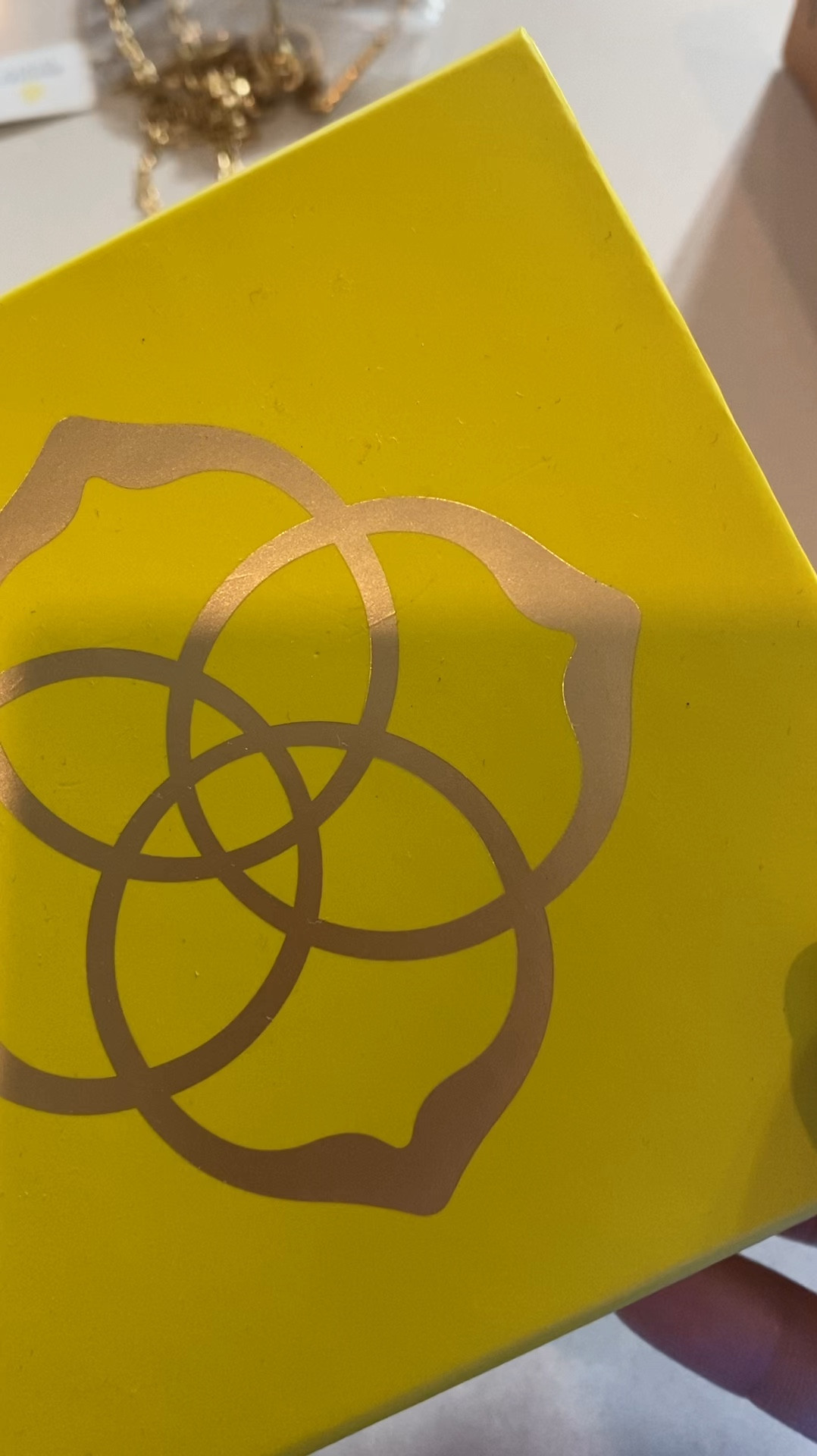 The little yellow box that will put a smile on anyone’s face! 

Kendra Scott, Girlfriend gifts 