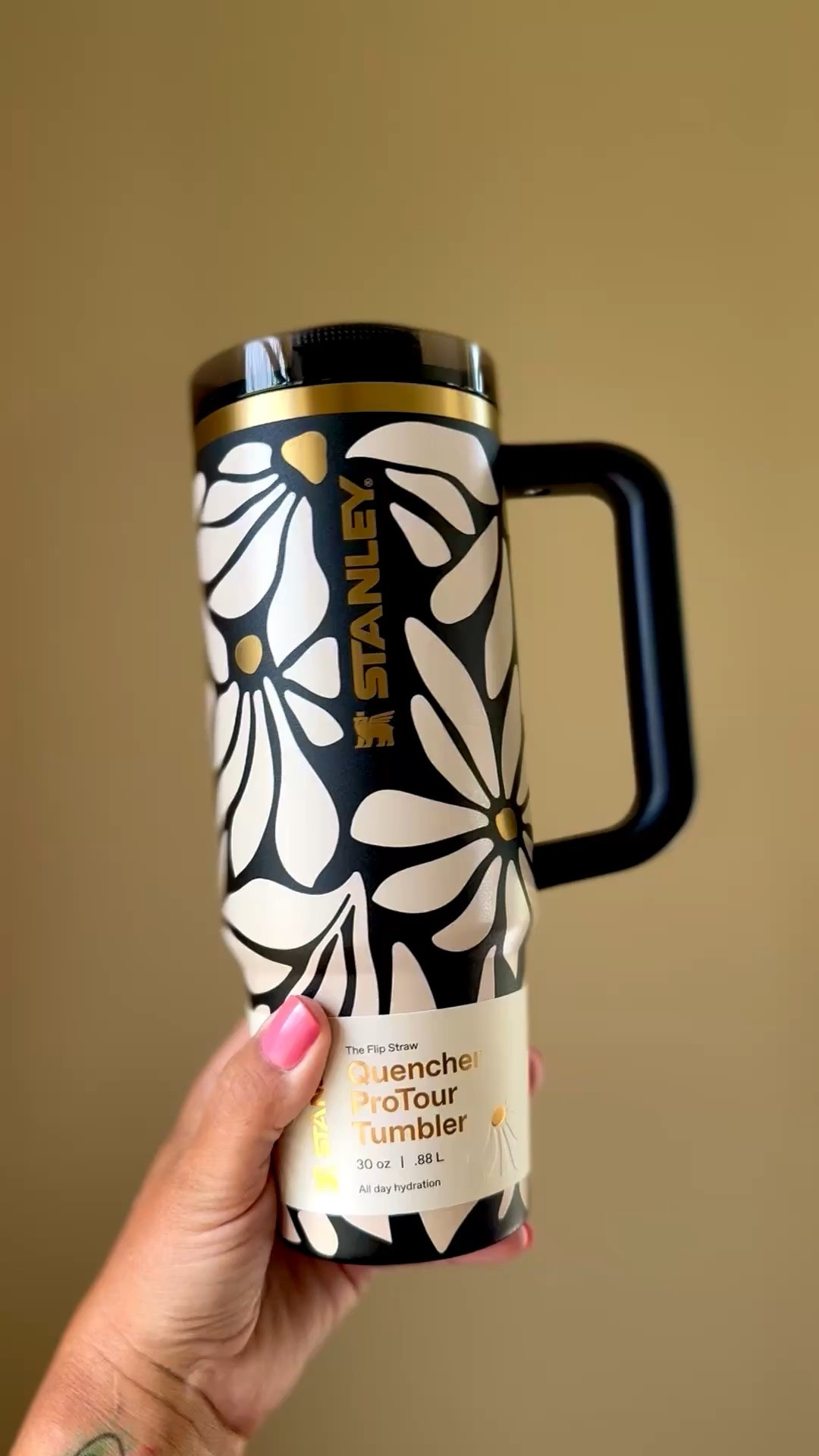 Stanley Wild Blooms 30oz tumbler 🌼 bold floral + leakproof flip straw

This is the 30oz ProTour flip straw and it’s the one I keep reaching for… fully leakproof (I toss it in my bag with zero stress), keeps drinks cold all day, and the flip top just makes it easy when you’re on the go.

The bold floral print is what sold me… bright, fun, and actually stands out but still feels elevated. One of those cups you’ll grab daily without even thinking about it.

#stanley1913partner @stanley1913_brand #ad


#LTKselfcare #LTKMothersDay #LTKFestival