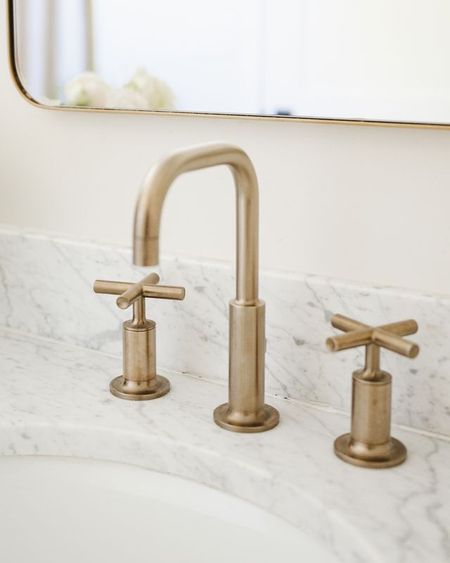 Bathroom Details

It’s all about the details in this neutral guest bath. 

#LTKHome #LTKStyleTip