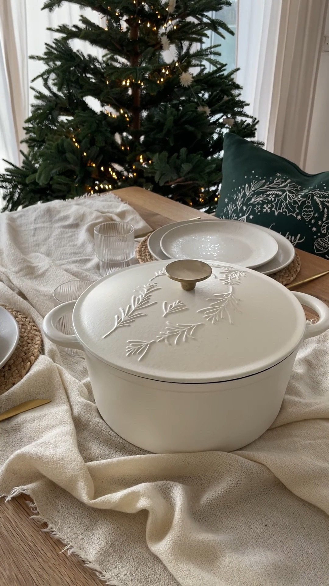 Dieser schöne Gusseisen Bräter war letztes Jahr schon so ein Highlight im Winter und in der Weihnachtszeit und aktuell ist der von Overmont um 20% reduziert! #LTKxAmazon

#LTKdeutschland #LTKwinter #LTKxAmazon