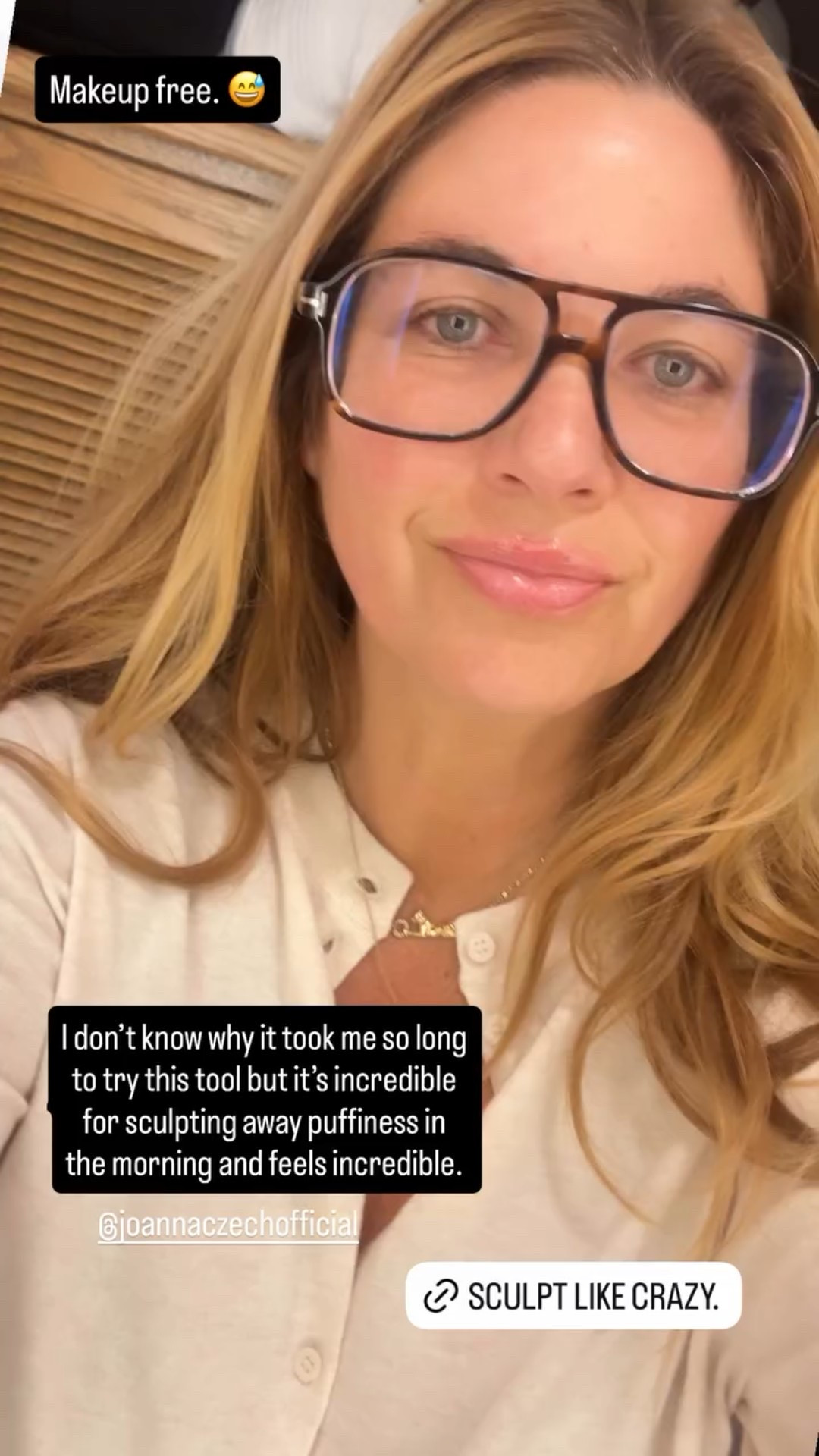 Makeup free. 😅 @joannaczechofficial  I don’t know why it took me so long to try this tool but it’s incredible for sculpting away puffiness in the morning and feels incredible.