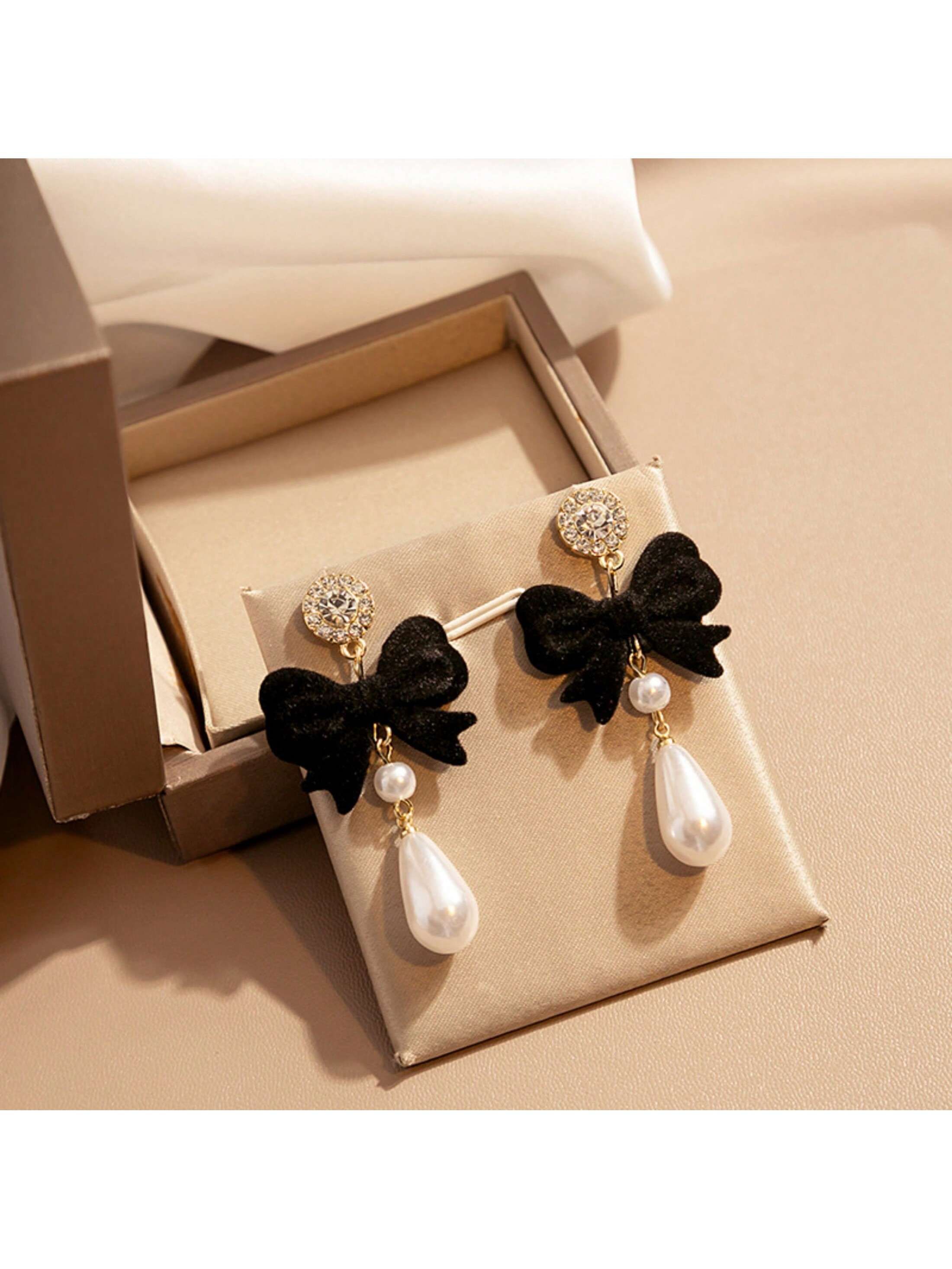 1pair Vintage Pearl & Plush Butterfly Bow Dangle Earrings, Full Of Rhinestones Decor & Imitate Pe... | SHEIN