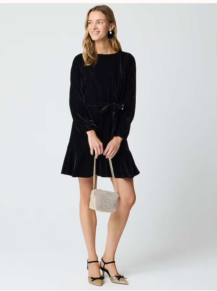 ON SALE - A velvet dress is always an easy, classic look. And this dress is not tight fitting either, also comes in red . 


#holidayparty #velvetdress #salefinds #jcrewfactory #jcrewsale #reddress #holidaydress #LTKU 


#LTKHoliday #LTKSaleAlert #LTKU