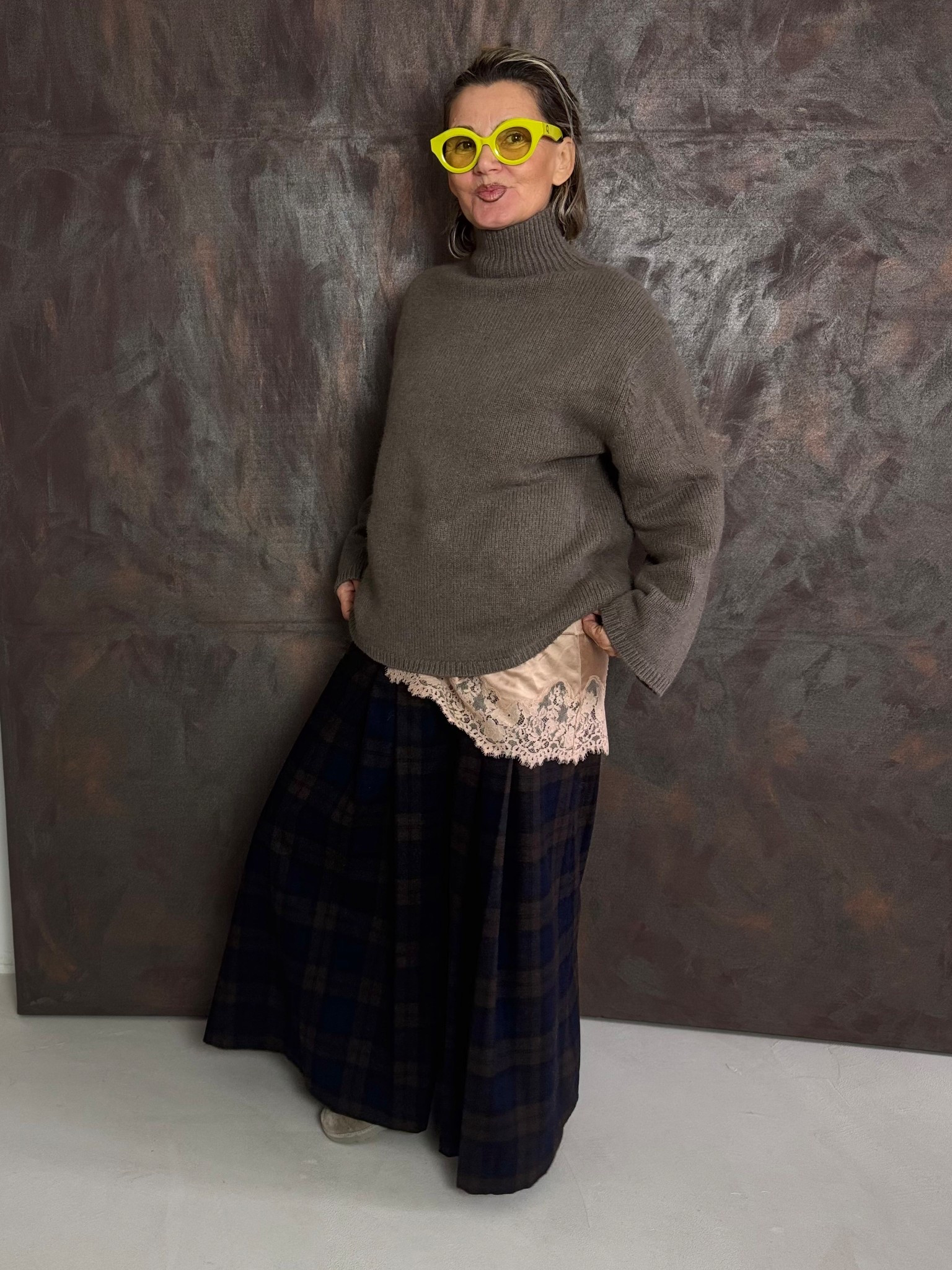 Dailylook mit Karo ♦️ als Hosenrock, etwas Spitze und dem Kaschmirpullover

#LTKstyletip #LTKautumn #LTKwinter