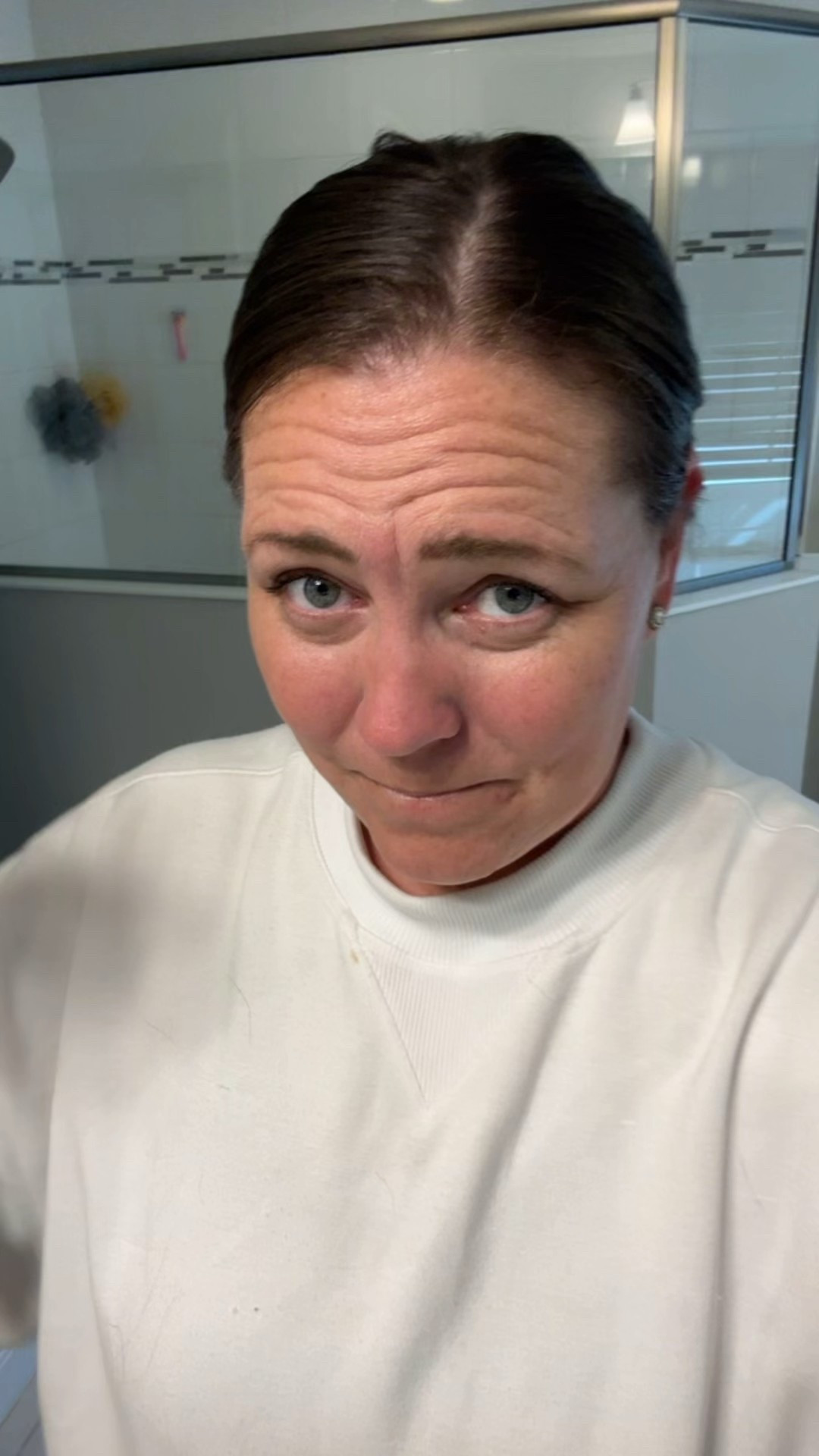 Jojoba and caster oil for dry scalp and healthy hair