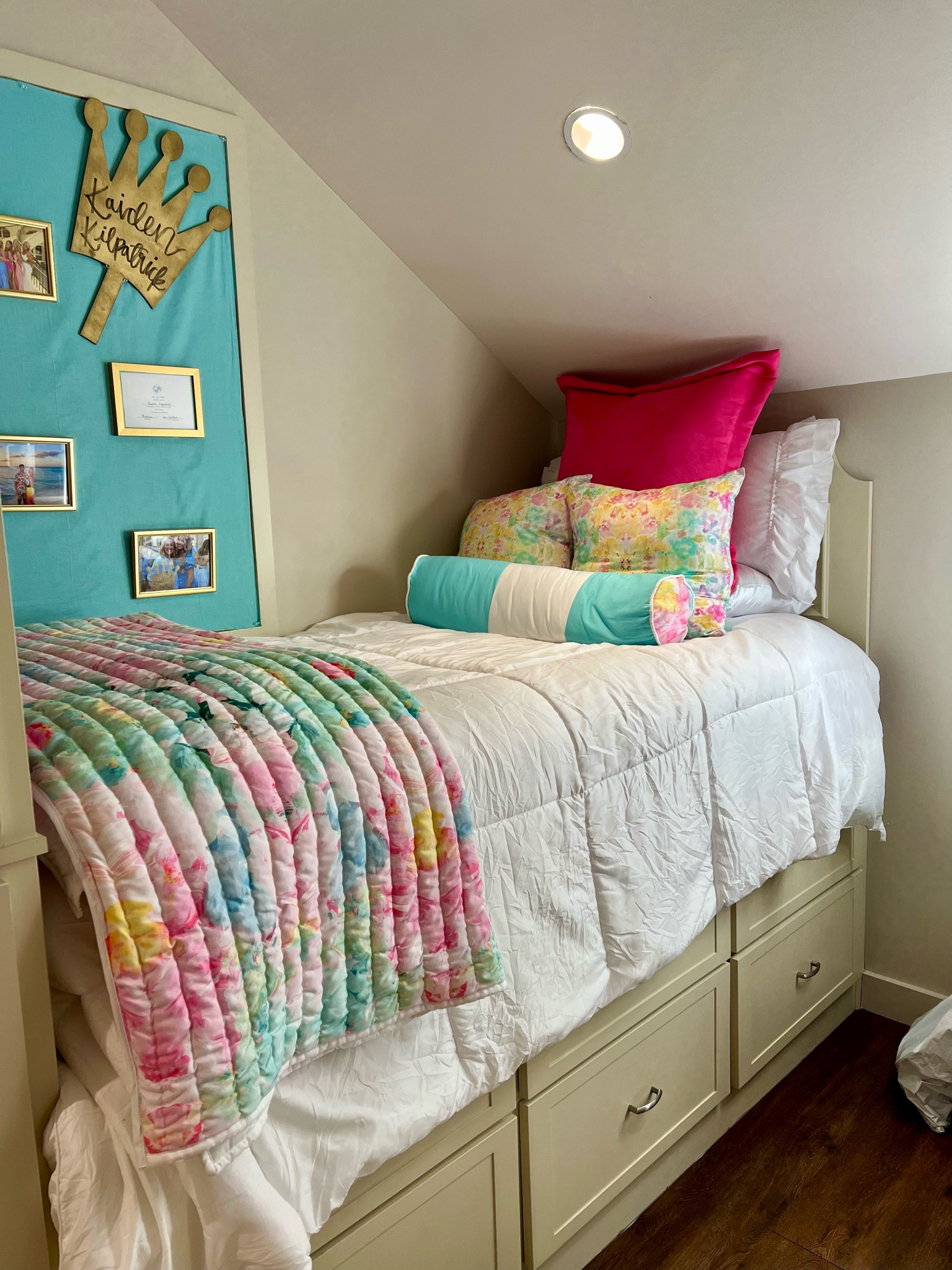 Pottery barn comforter used as foot warmer in Zeta House at university of Alabama 🩵

#LTKBacktoSchool #LTKStyleTip #LTKHome