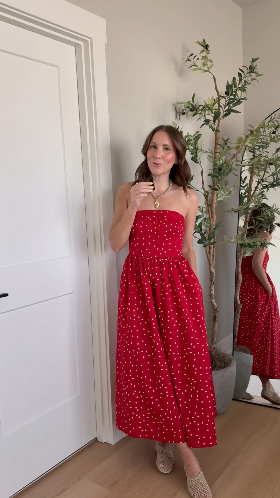 A perfect summer midi dress! The sweetest polka dot print and so easy to dress up or down. On sale plus code AFSUMMER stacks for an extra 15% off! Wearing a xs


Abercrombie style, Abercrombie finds, summer style, midi dress, polka dot dress, 4th of July, MDW
