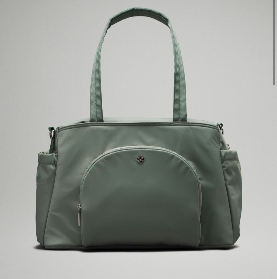 lululemon new parent tote bag! 