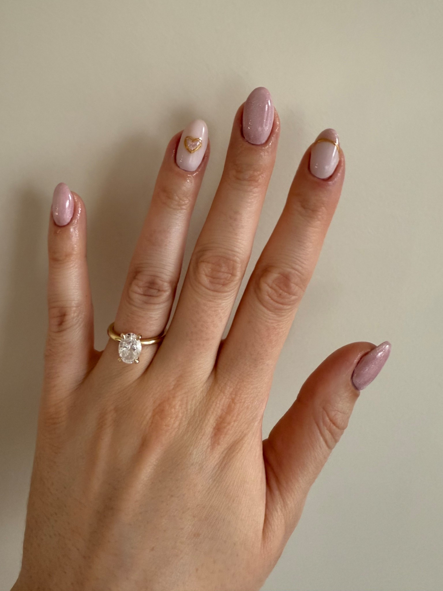 Valentine’s nails 🤍 2 coats of DND DC Genuine Pink, then used pink cat eye gel and gold chrome for details

Nail art, nail inspo, manicuree
