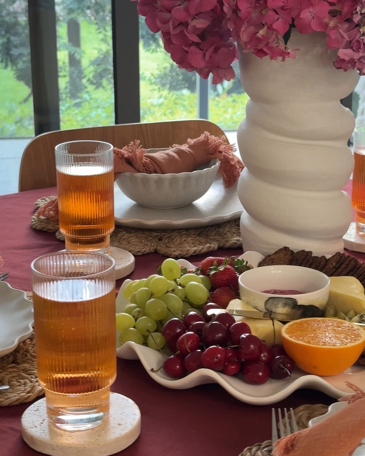 Friendsmas Tablescape ♥️

#LTKaustralia #LTKsummer