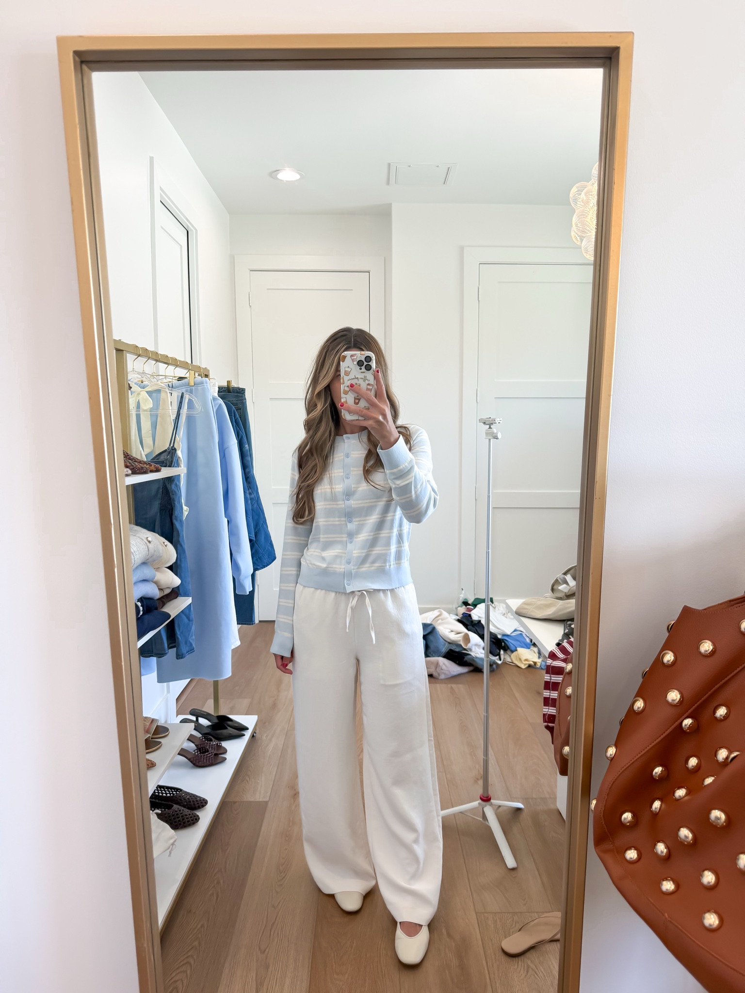 Cardigan medium
Pants small