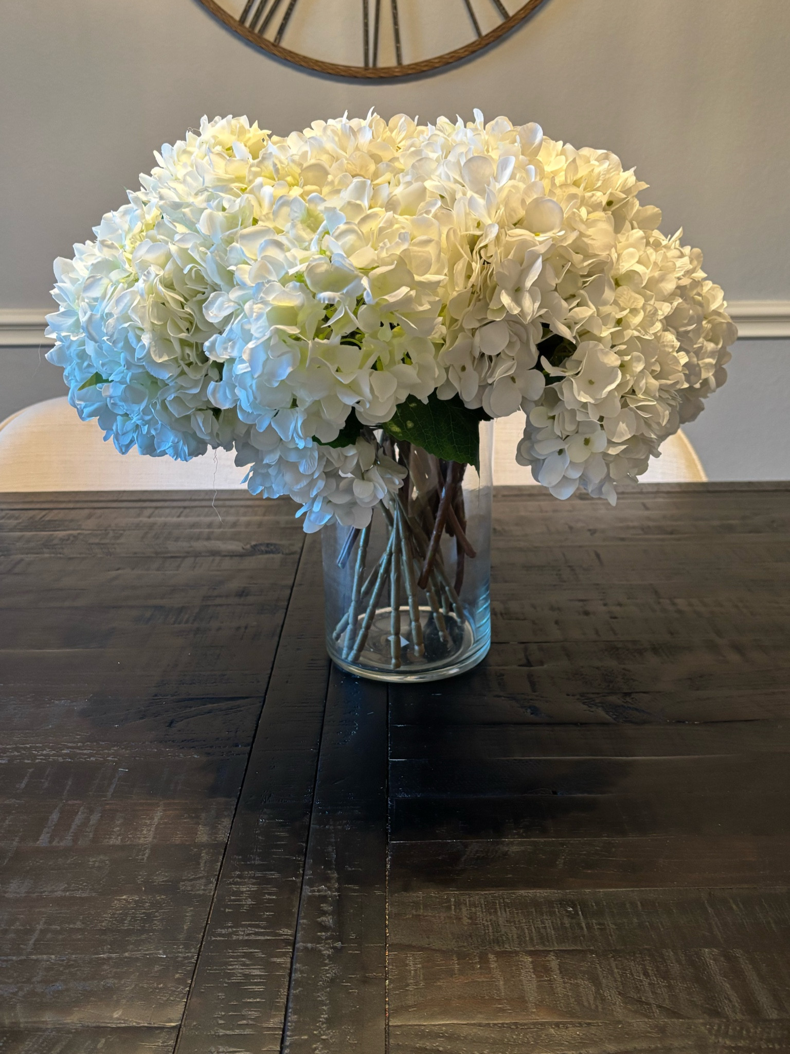 Gorgeous faux flowers to decorate any part of your home #amazon #homedecor #fauxflowers #decor #vase

#LTKHome #LTKFindsUnder50