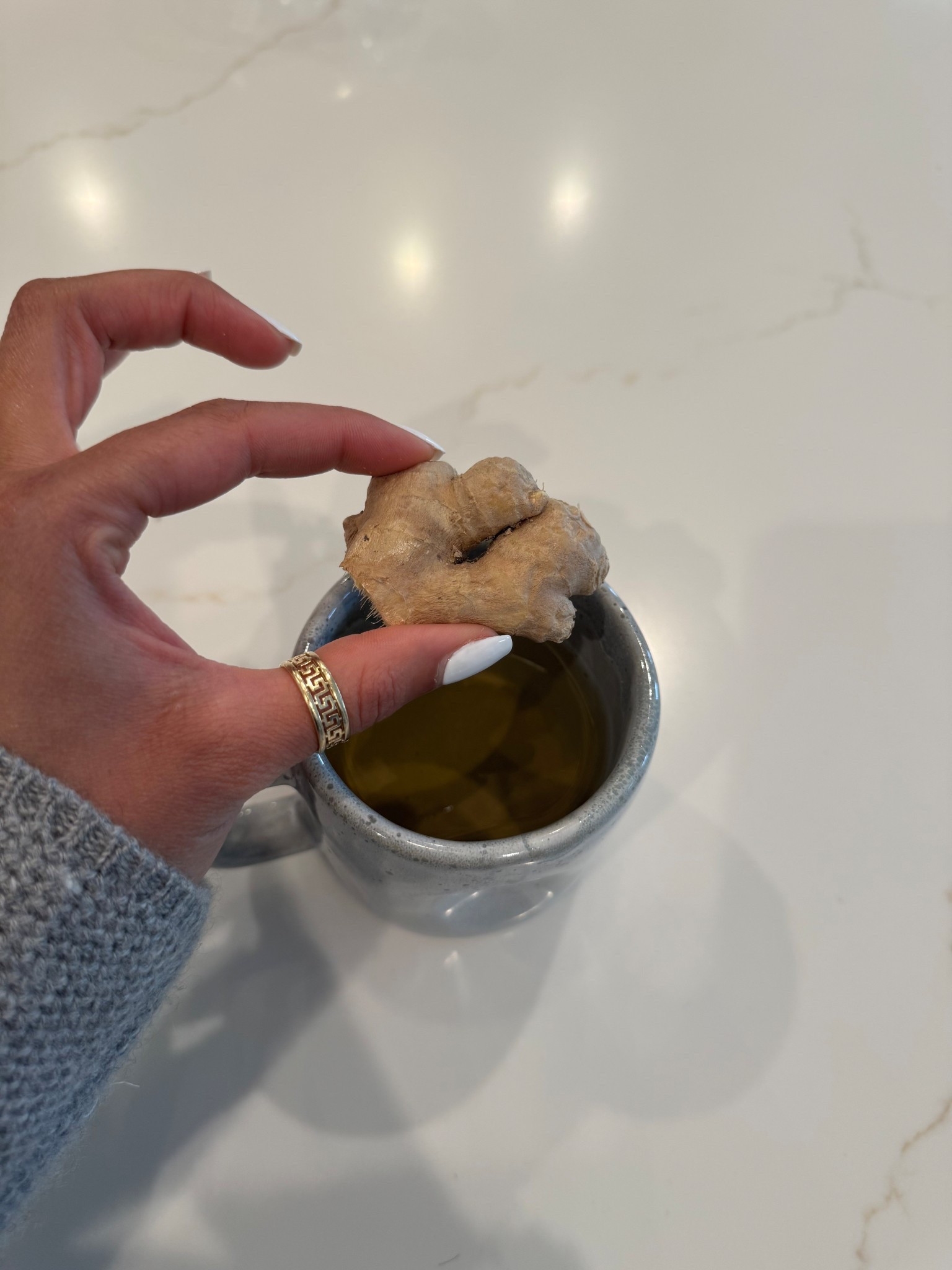  🫚 A soothing tea I can't get enough of: ginger. It’s calming, warming, and loaded with benefits like antibacterial and anti-inflammatory properties, plus nausea support. I prefer to boil fresh peeled and smashed ginger, or use organic ginger tea powder or tea bags for a quick fix.
 

#LTKHome