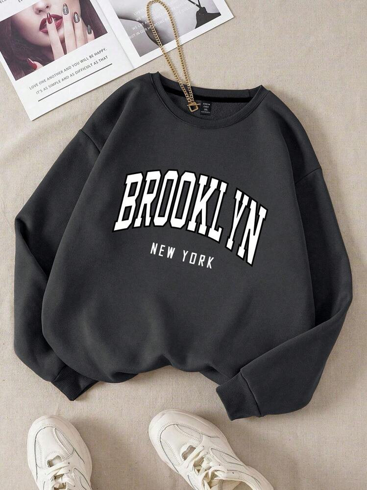 SHEIN MOOSTA Plus Size Women's Letter BROOKLYN NEW YORK Graphic Thermal Lined Sweatshirt | SHEIN