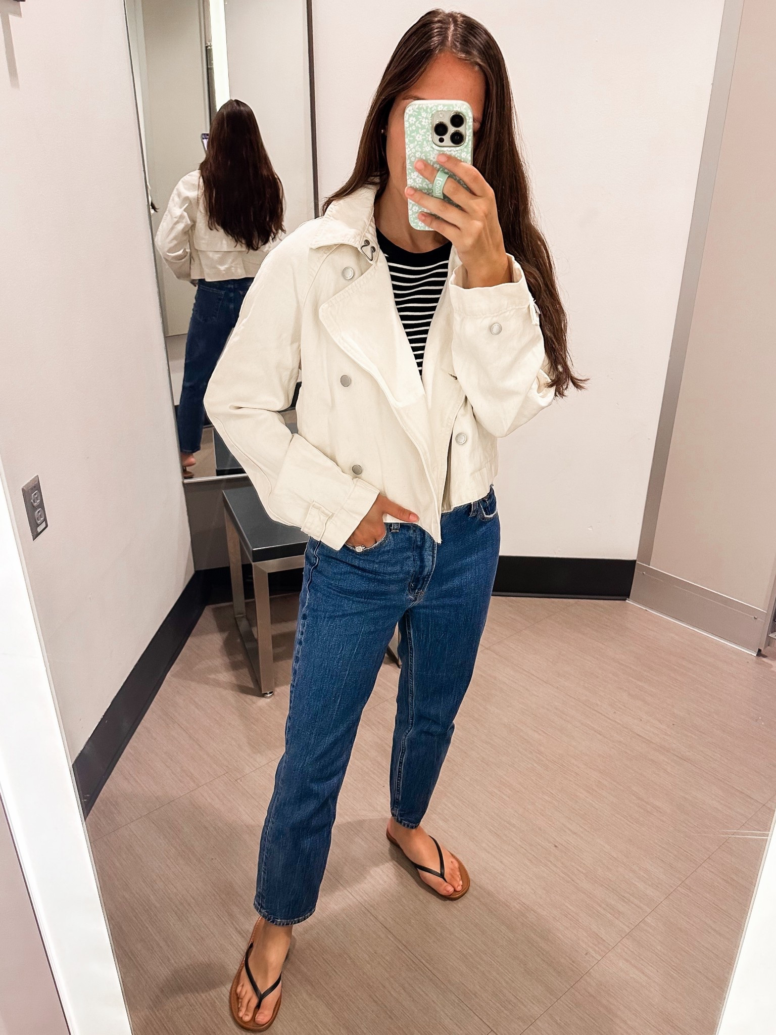 The cutest denim trench jacket size XS 
Denim tts short 

#LTKFindsUnder50 #LTKFindsUnder100 #LTKStyleTip