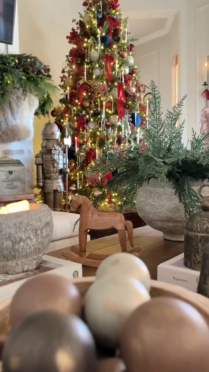 You won’t believe how cozy a Ralph Lauren-inspired Christmas tree can feel 🎄🤎
Comment XMAS  and I’ll send you all the links to bring this look to life!

#ralphlaurenchristmas #christmas #christmastreedecorating #christmashomedecor #christmastree