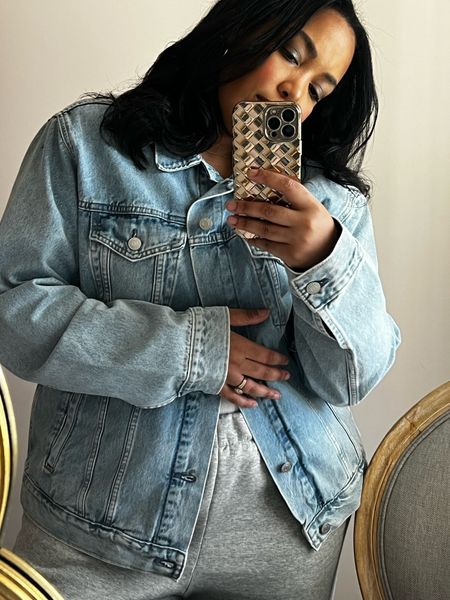 Snagged this mens denim jacket for a spring and I’ve worn it everyday! 🥰 