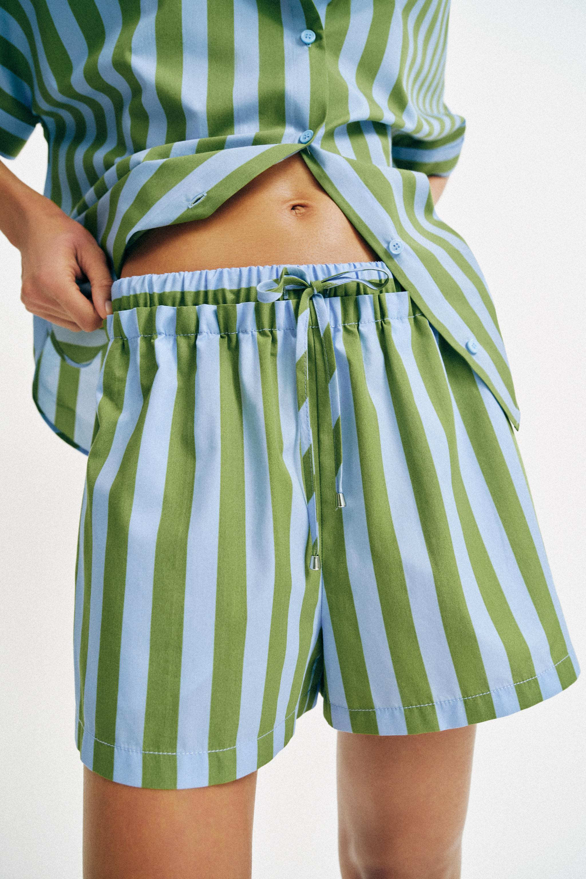 STRIPED SHORTS | Zara US
