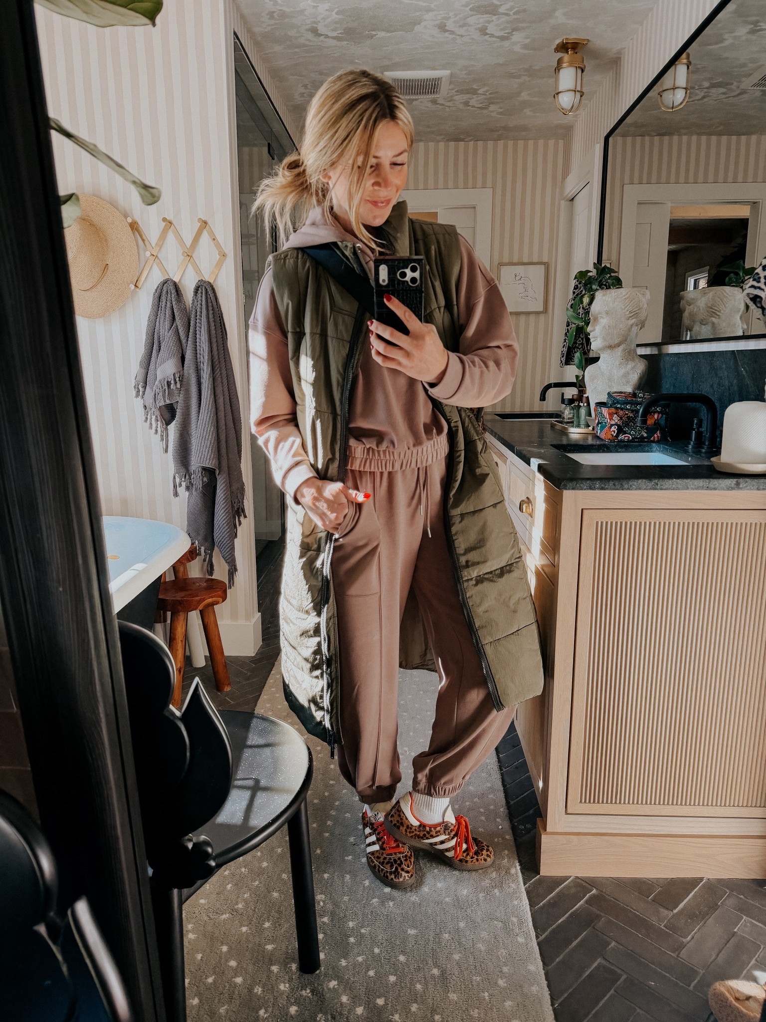 True to size in all
Lounge set in small
Vest in small 