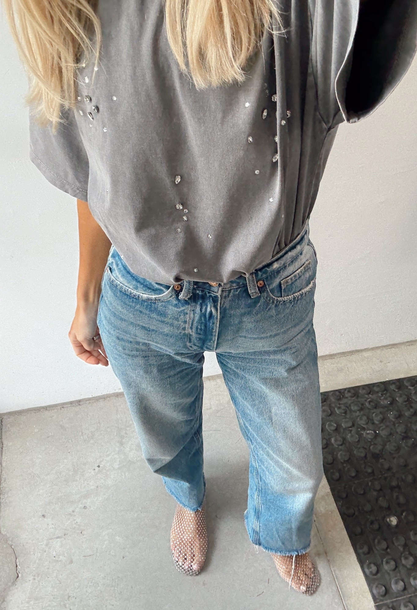 Hump day sparkle 🪩

Jeans are old Sportsgirl. Wearing XS in the tee :)

#LTKaustralia #LTKautumn