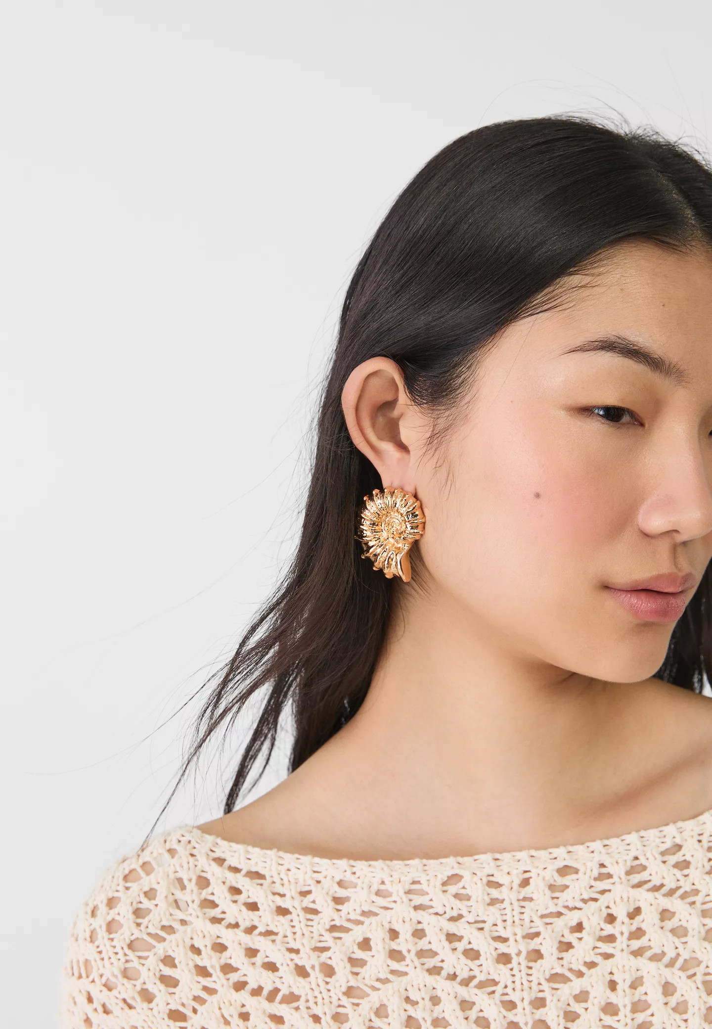 Seashell earrings | Stradivarius (UK)