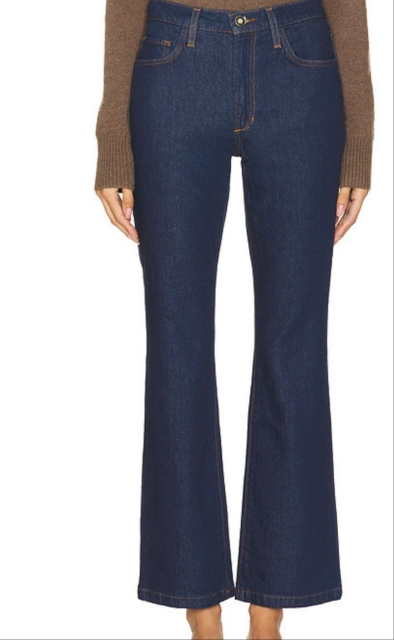 Petite bootcut blue jeansPetite-friendly jeans for short women under 5'4/164cm. Petite fashion.

#LTKPetite #LTKMidsize