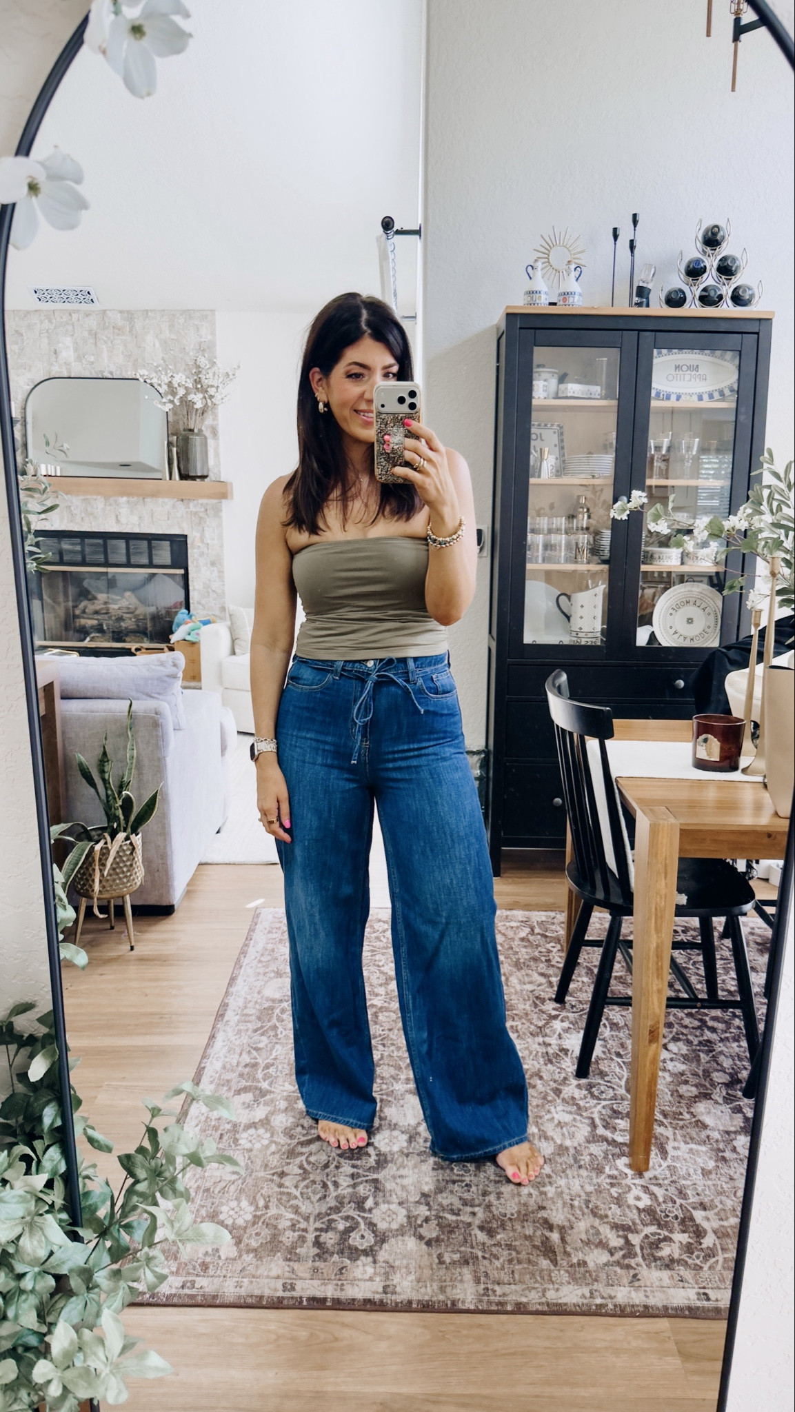 Old navy order 50% off
In a medium tall tube top and 8 regular wide leg toe waist jeans


#LTKMidsize #LTKSaleAlert #LTKTall