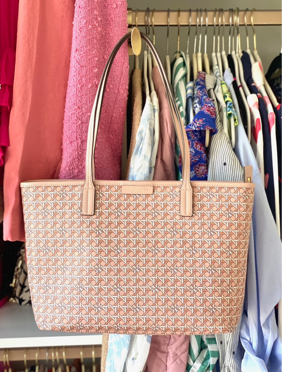 This tote bag just went on sale + an additional 10% off!! 

#LTKsalealert