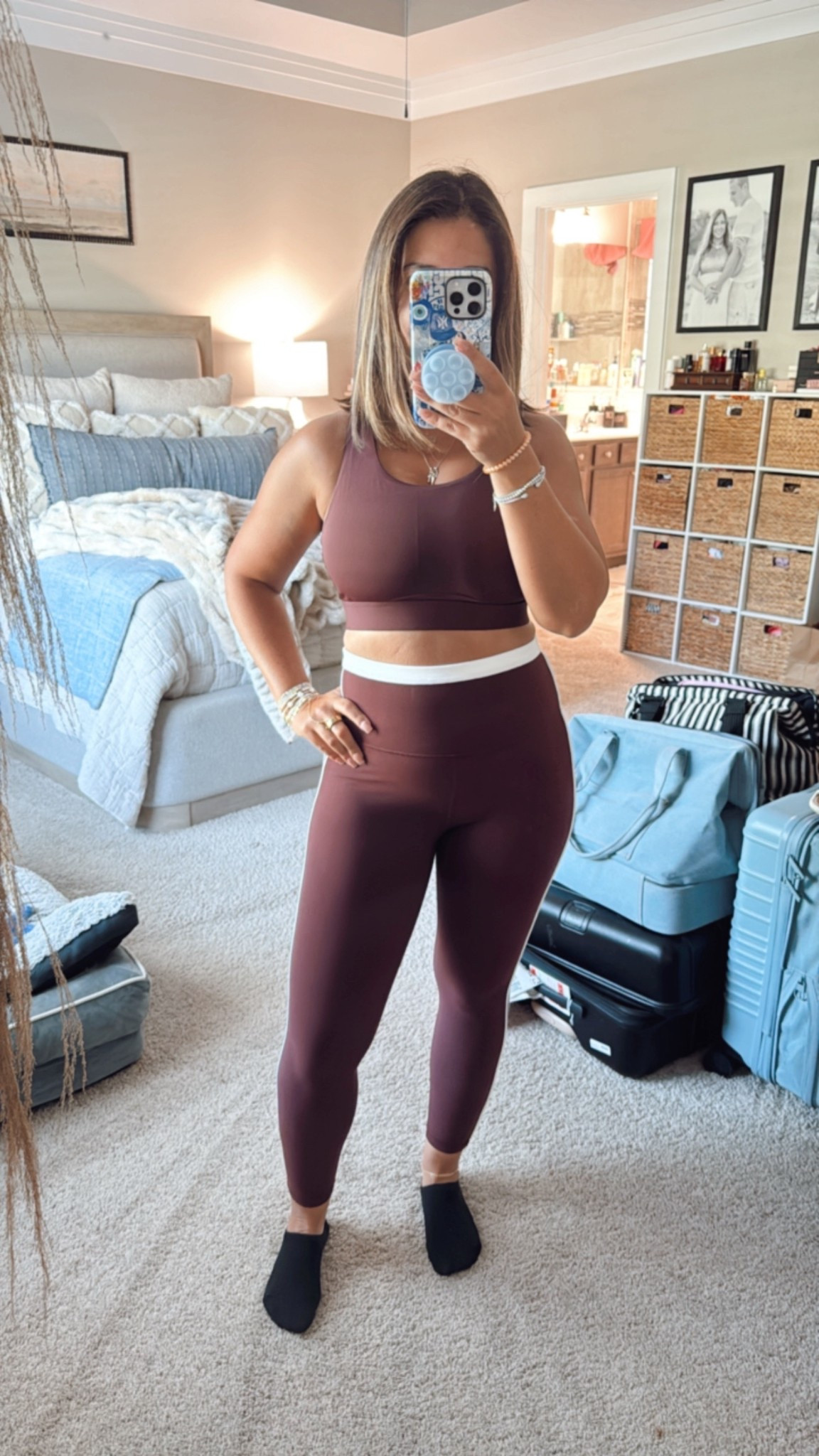 Athletes workout set 
Small d-dd in sports bra
Small petite in leggings 

#LTKSaleAlert #LTKParties #LTKFindsUnder50