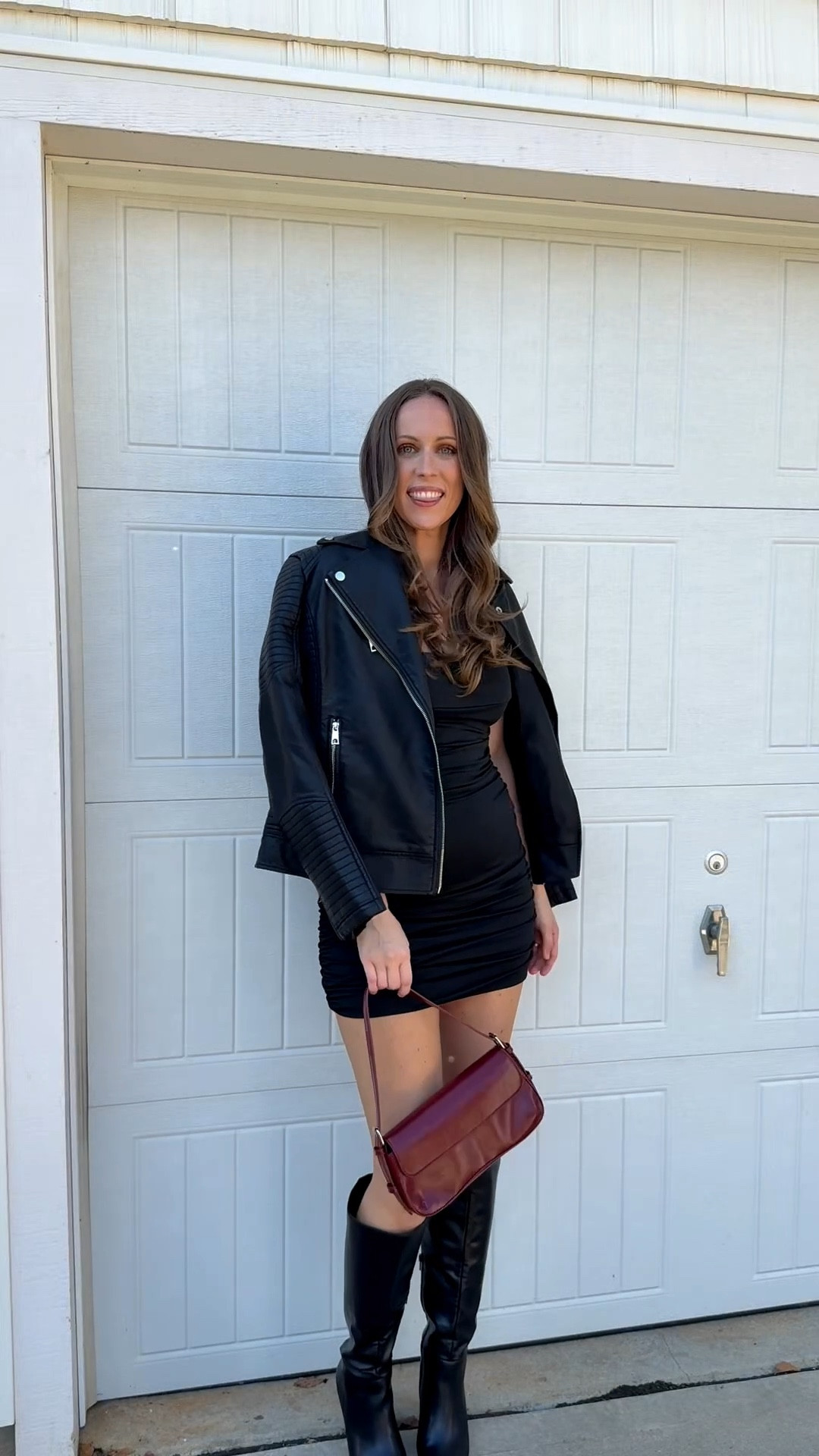 Date night look 🖤


Black dress, leather jacket, black boots, valentines outfit , winter fashion 

#LTKootd #LTKSeasonal #LTKFindsUnder50