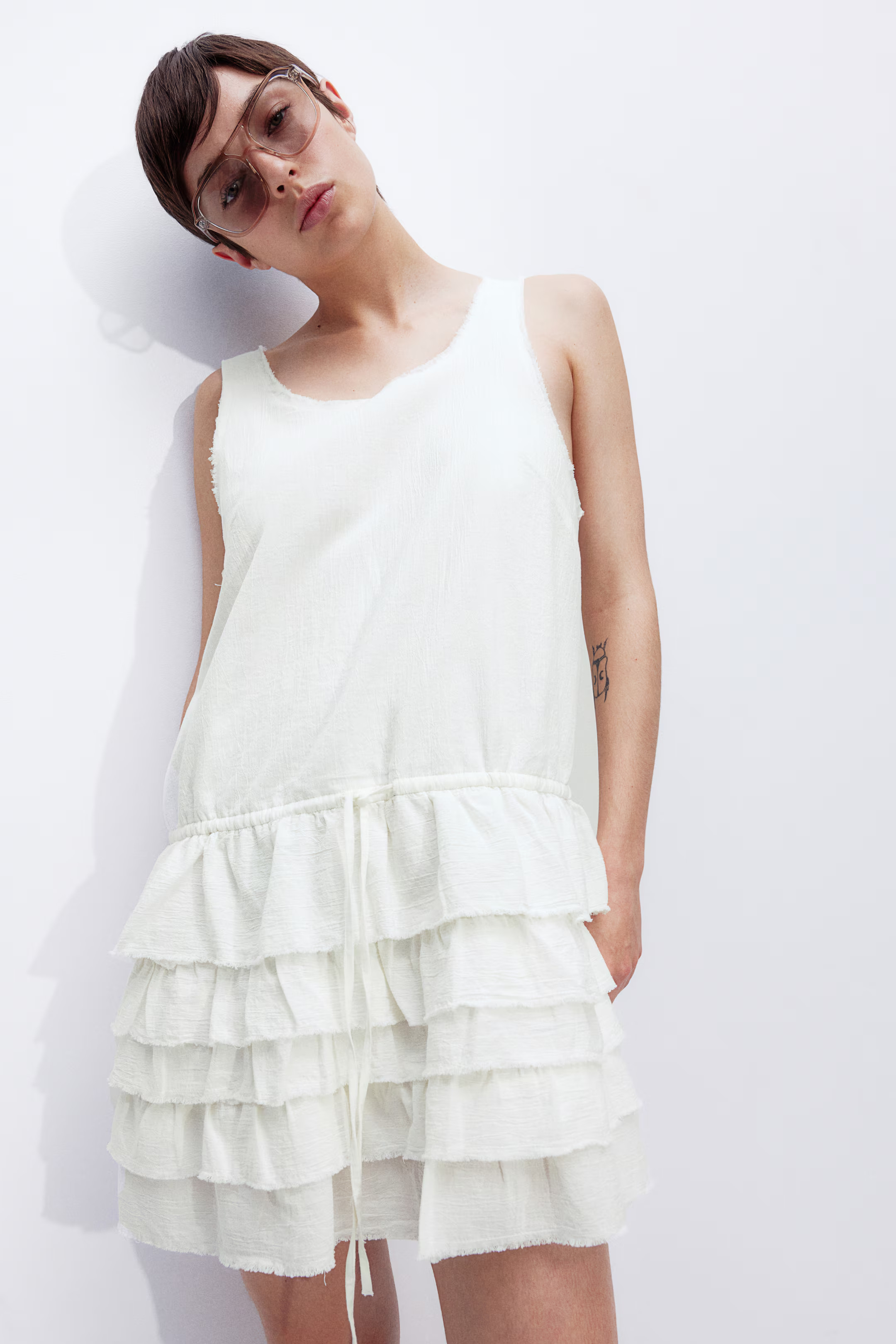 Raw-edge tiered-skirt dress | H&M (UK, MY, IN, SG, PH, TW, HK)