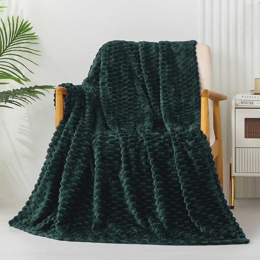 Exclusivo Mezcla Extra Large Fleece Throw Blanket for Couch, 50x70 Inches Stylish Jacquard Soft T... | Amazon (US)