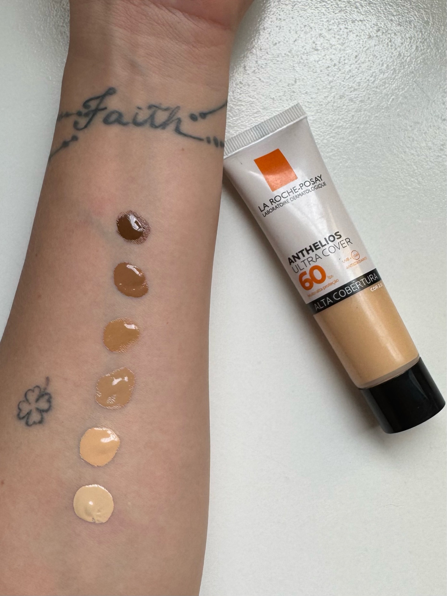 O protetor com cor mais amado do Brasil agora está disponível em uma nova tonalidade: 1.0. O Anthelios Ultra Cover, da lar oche posay, oferece alta cobertura com uma textura extremamente confortável. Além disso, ele ajuda a prevenir manchas de envelhecimento, protege contra a luz visível, é oil-free e garante 12 horas de cobertura com apenas uma camada.
Ver tradução

#LTKbeleza #LTKbrasil