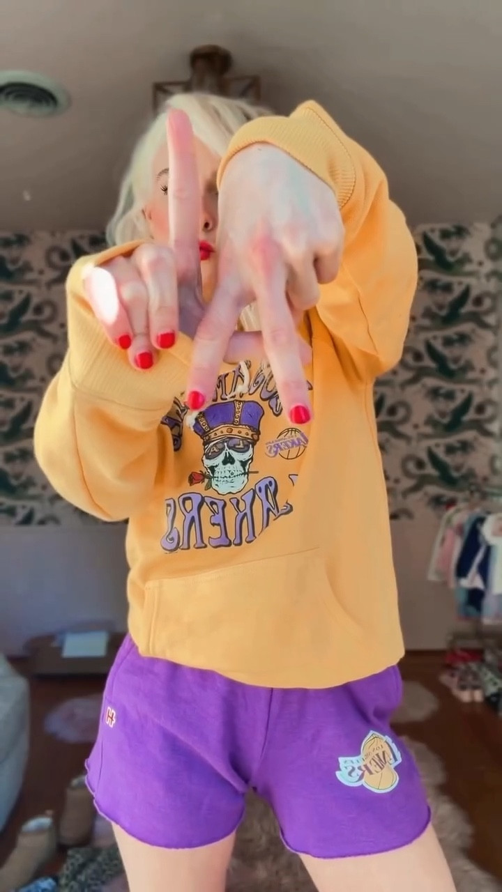 LAKER NATION, LET’S MAKE SOME NOISE 💛💜
Trying on my favorite @homage Lakers fits because game-day energy lives in my closet 24/7.
From the vintage vibes to the hype tees… I swear every piece feels like a buzzer-beater. 🏀✨
Which look are you rockin’ to rep THE CITY OF CHAMPIONS?

#MakeSomeNoise #LakersNation #HOMAGEPartner