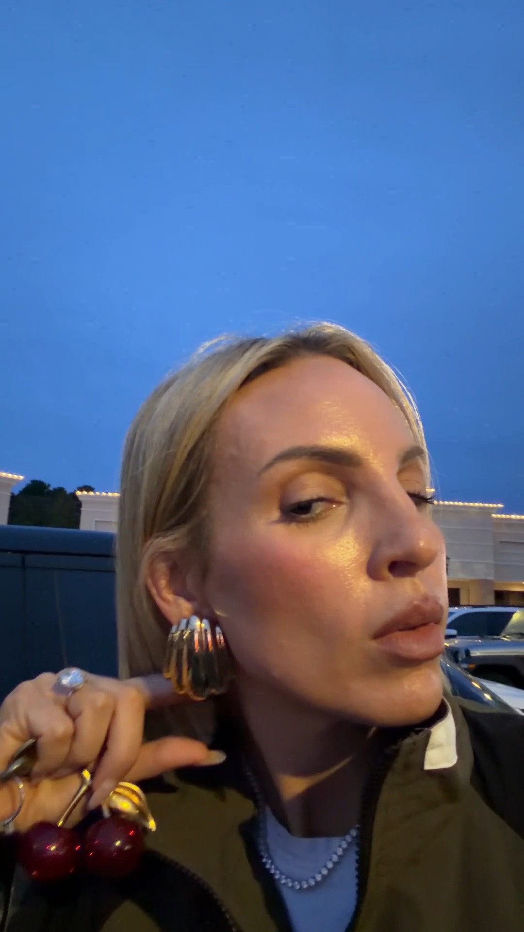 Prettiest statement earrings. They’re not super heavy, but I won’t say they are air light. They are clip ons