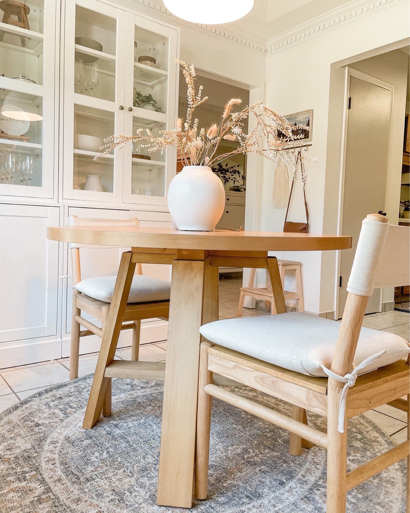 Neutral dining room. Breakfast nook. Studio mcgee dining room. Small dining room. Target home 