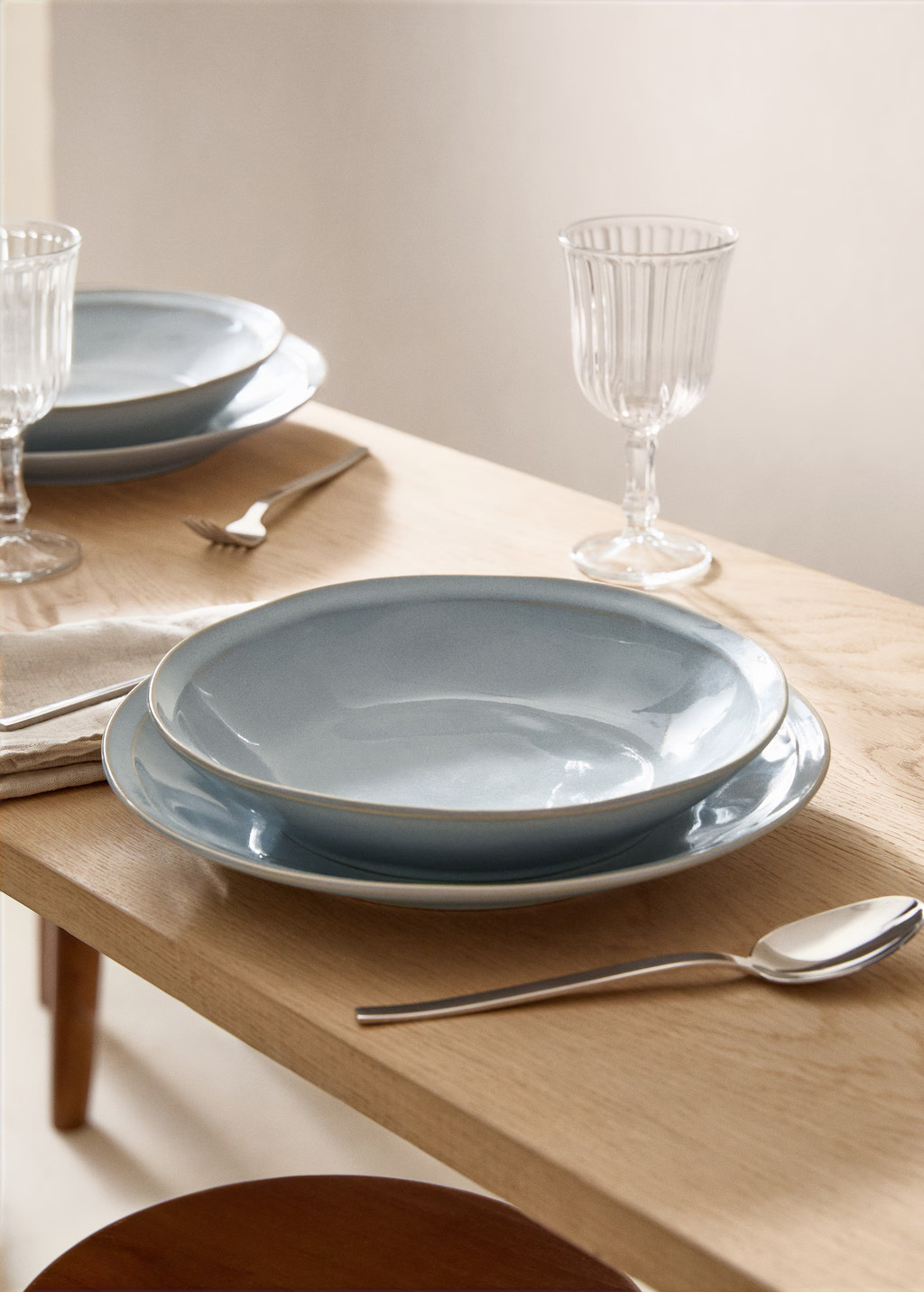 Suppenteller aus Steingut mit doppeltem Rand im Antik-Look | MANGO (DE)