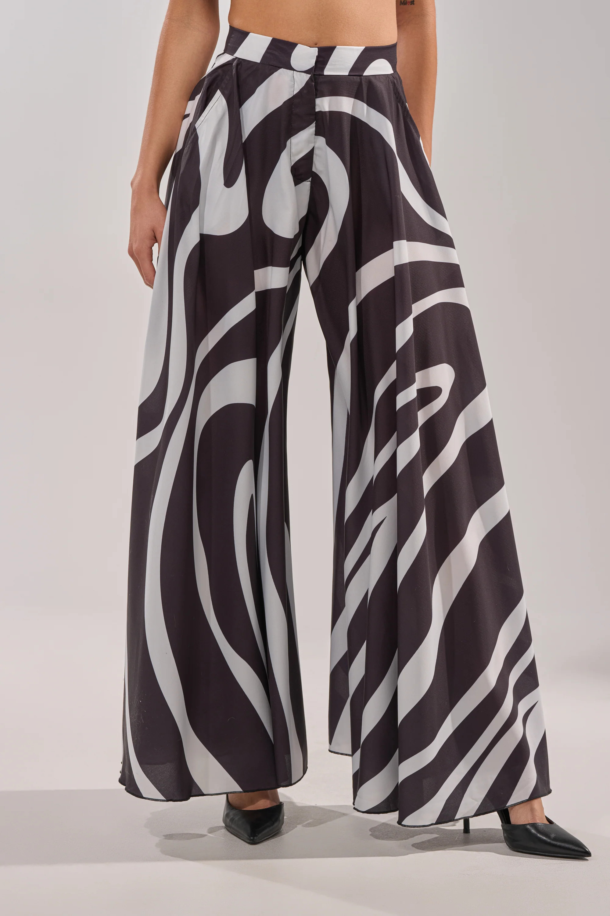 AKIRA Trina Pleated Palazzo Pants | Black | Size 1X | AKIRA