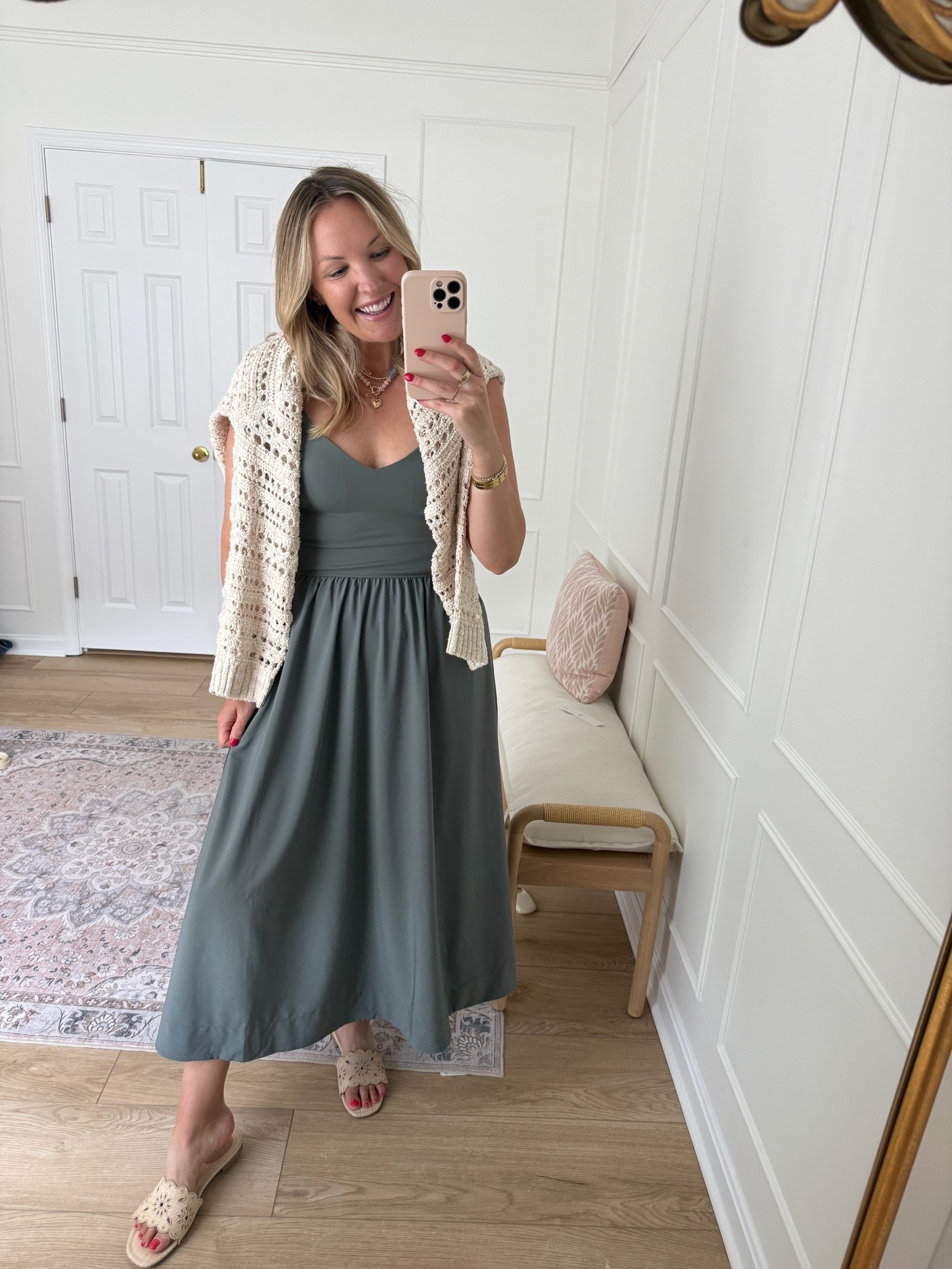 Casual lightweight summer dress - love the v neck! Wearing a med
