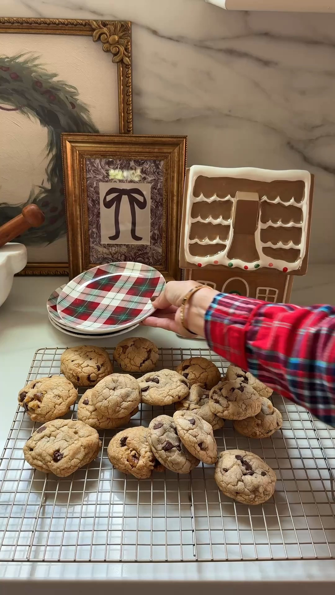 Cutest Christmas kitchen accessories ✨ Sharing holiday appetizer plates, festive snowman mugs, and a gingerbread house cookie jar — perfect for Christmas hosting, kitchen décor ideas, holiday gifts, and seasonal entertaining. These pieces add charm, warmth, and a cozy Christmas feel to any kitchen.



#LTKHome #LTKfoodie #LTKHoliday