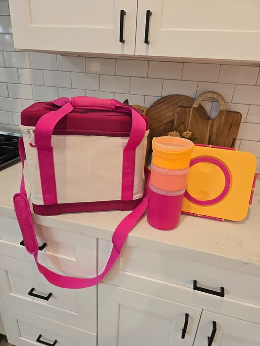 I went to Target for ONE thing… and somehow walked out with a whole summer setup 😅☀️

But tell me WHY these finds are actually SO good 🙌
The cooler ✔️
The snackle box 😍
The containers ✨

I’m already thinking pool days, road trips, and easy snack setups for the kids

Do you need these too or just me?! 👀👇
Comment LINK and I’ll send everything 💖 

 