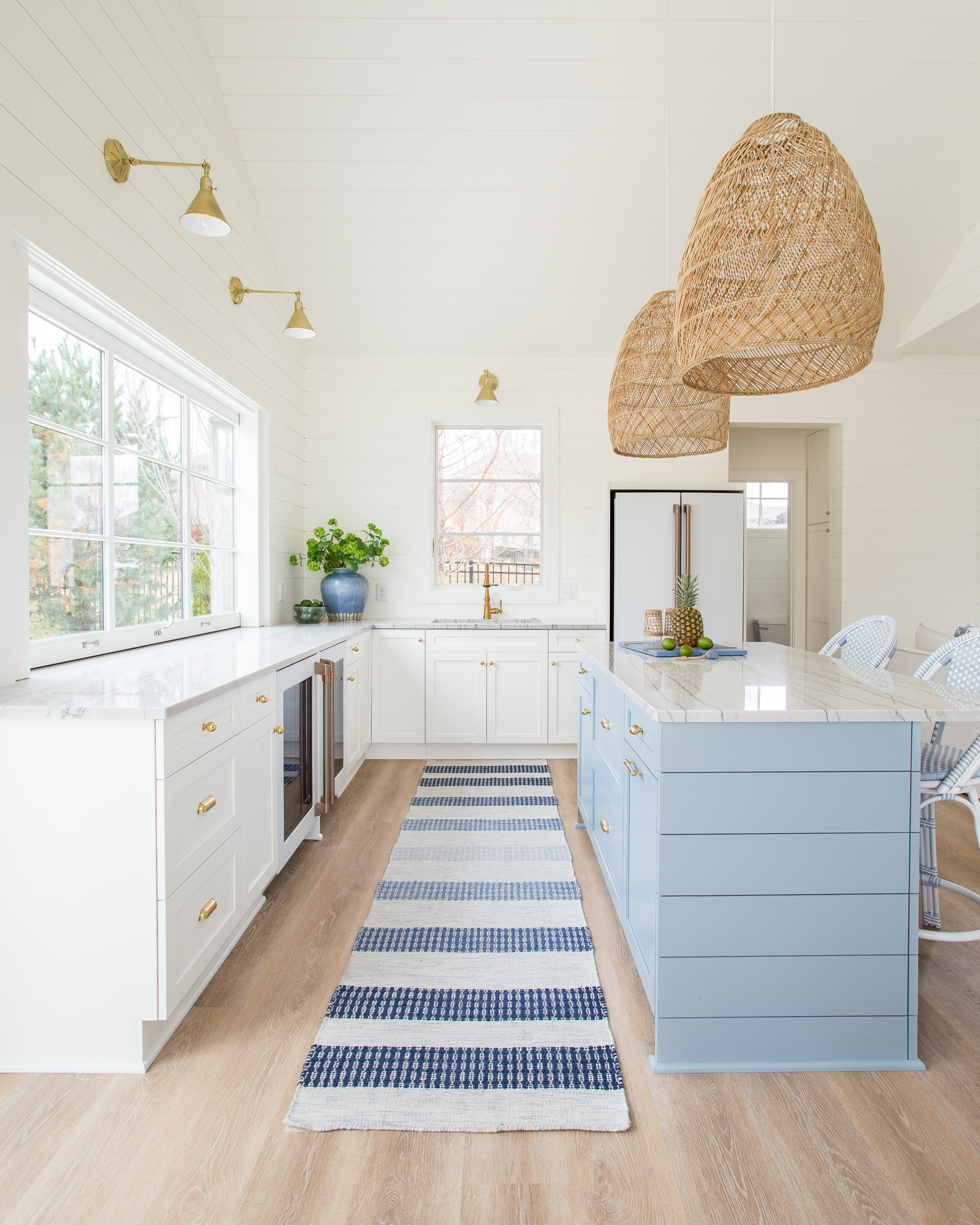 Modern pool house kitchen 🙌🏻🙌🏻

#LTKHome #LTKdayinmylife #LTKSeasonal
