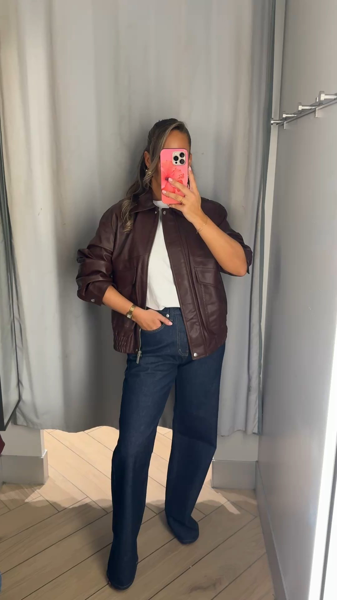 This jacket has finally landed online! I filmed it for one of my hauls but cause it hadn’t arrived online I didn’t include it.

I’m wearing a size small

Autumn jackets, burgundy, cherry, bomber jacket, H&M jackets 

#LTKstyletip #LTKuk #LTKautumn