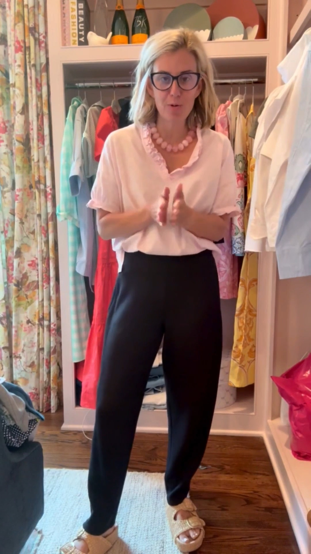 The Mersea top we are all loving! It’s one size and comes in multiple colors. Wearing small petite in barrel pants and 38.5 in sandals (size 1/2 up). ￼


#LTKootd #LTKmomlife #LTKdayinmylife

#LTKdayinmylife #LTKmomlife #LTKstorytime