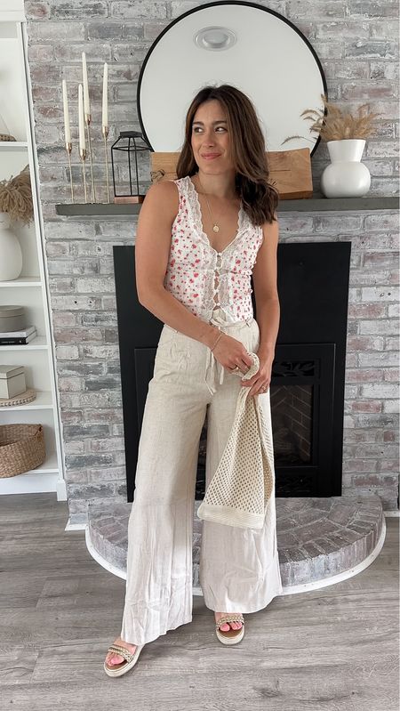 Beach season is right around the corner so I’m sharing a few coastal inspired outfits from @lulus. How sweet is this floral top? I love the lace detail, too! #lovelulus #lulusambassador 

#LTKFindsUnder50 #LTKSeasonal #LTKFindsUnder100