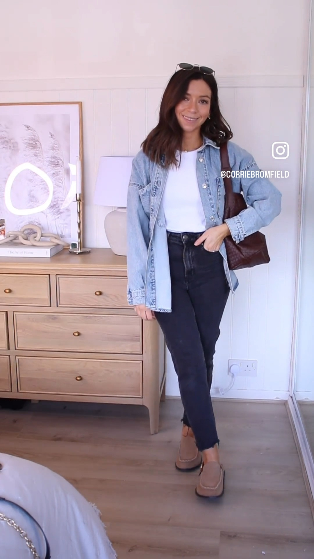 3 things to remember when finding your style again after having a baby 

Outfit details : 
Shirt : Zara - similar linked below 
Top ; Primark
Jeans : Stradivarius slim mom jeans 
Shoes : Zara - actual ones linked on my IG @corriebromfield
Bag : pretty little thing 



#LTKeurope #LTKfamily #LTKSeasonal