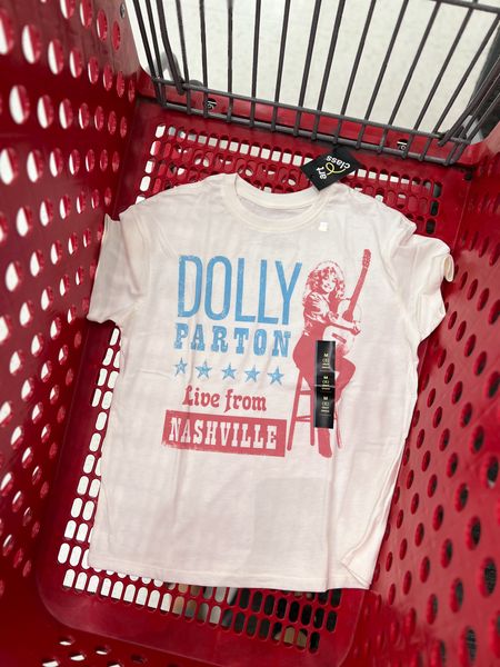 Girls graphic tees

Target finds, Target style, girls fashion 

#LTKKids #LTKFamily