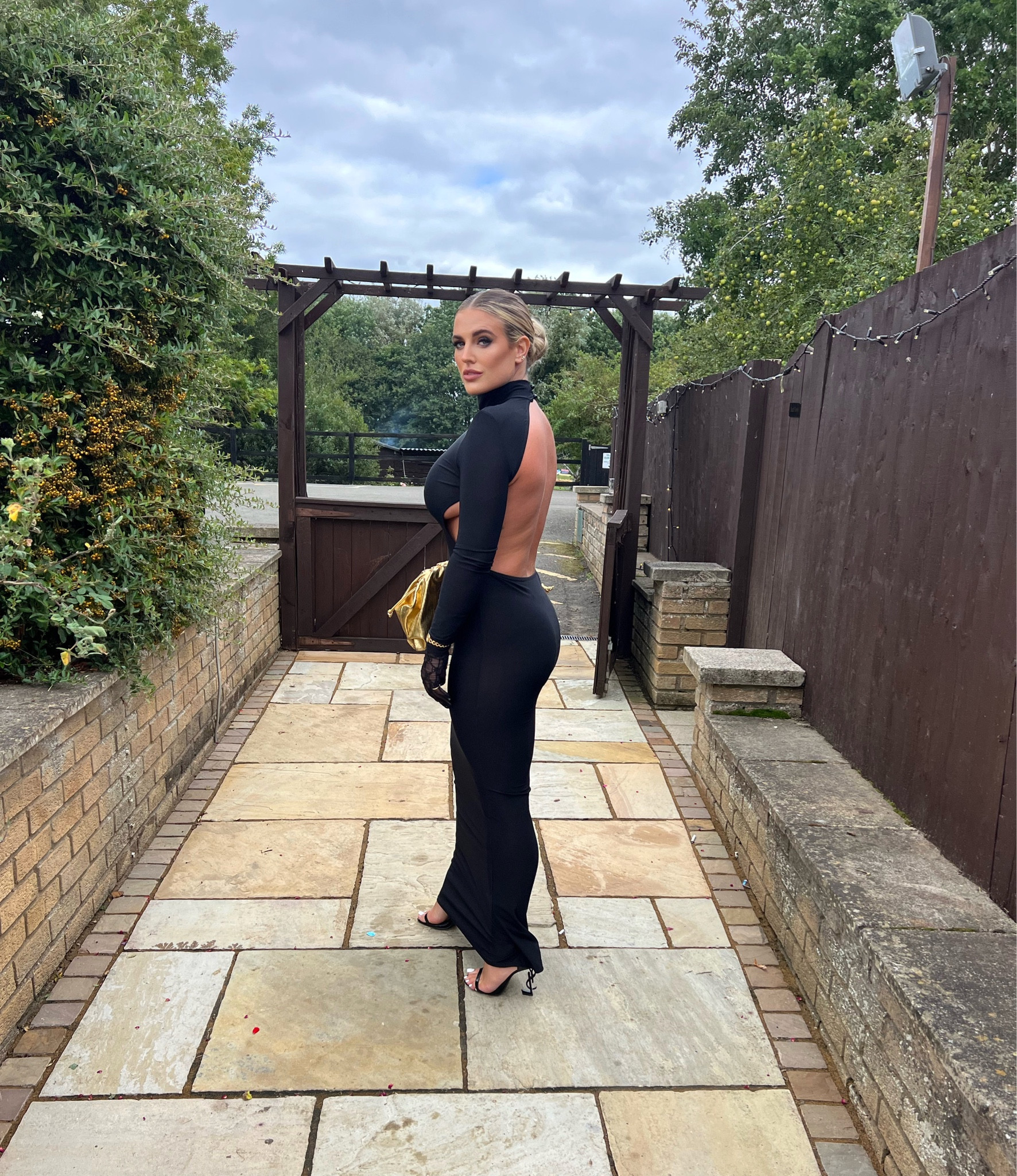 A little commotion for the dress 🖤

#LTKunder50 #LTKstyletip #LTKwedding