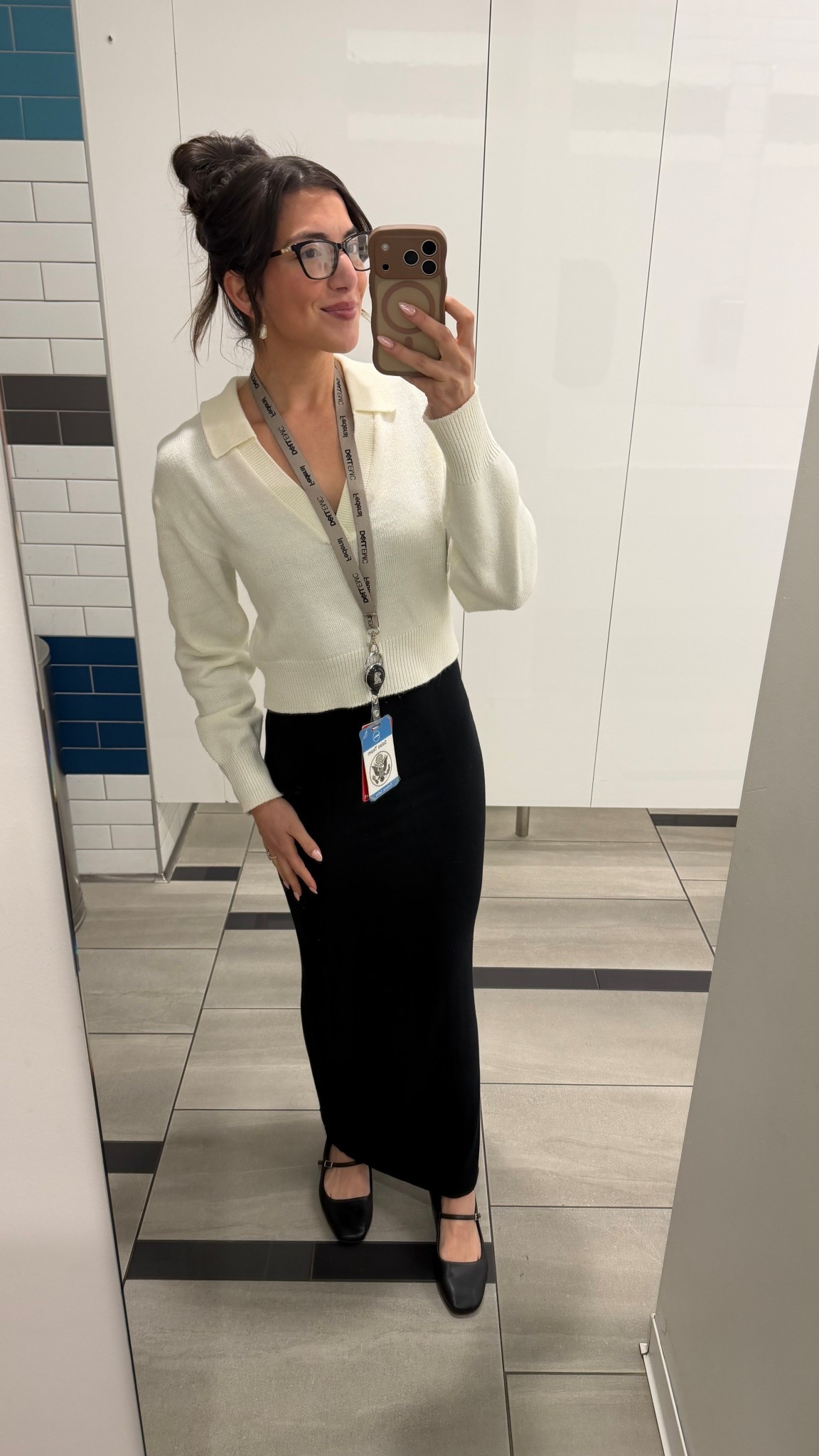 Today’s office outfit is one of my favorite Maxi dresses that I wore while pregnant and now after! It’s so flattering and stretchy but looks so cute layered with a sweater for a fall workwear look 🖤

#LTKFindsUnder50 #LTKWorkwear #LTKootd